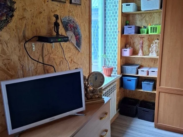 Фото: Продам дом 2 этаж. ЦГР, район маг. Аверс. ул Стахановская, 130 м. кв. 5 комн. белый кирпич, автоном. отопл. газ, свет, в