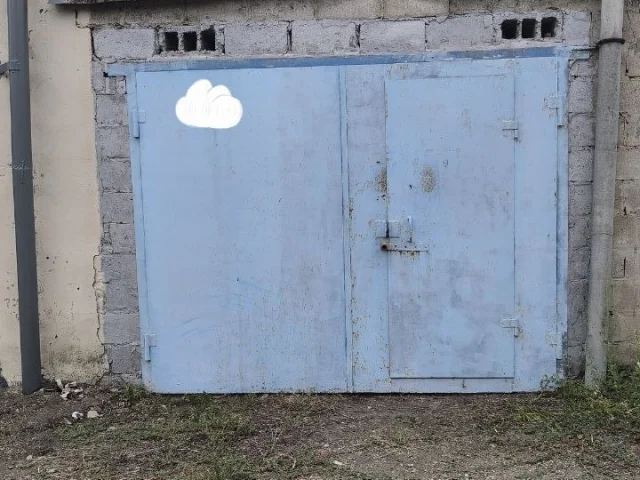 Фото: Сдам Гараж!!! Капитальный гараж в кооперативе Автолюбитель 21 (Черёмушки, ул.Отрадная 35).Есть яма и свет ,на длительный