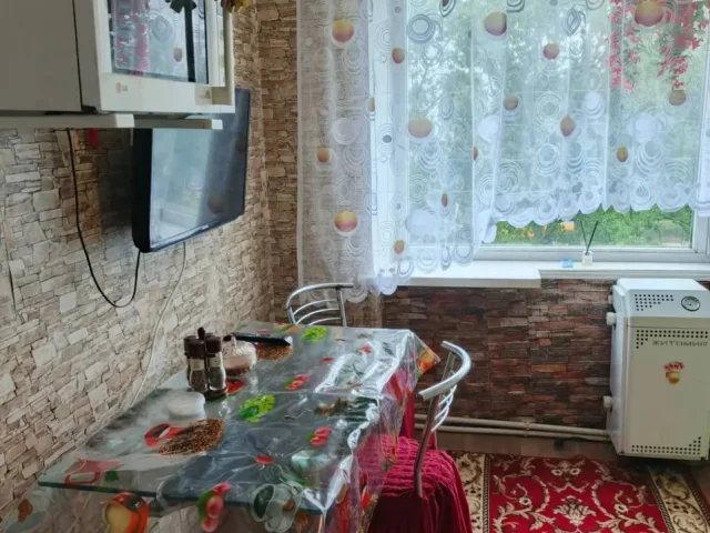 Фото: Сдается 2-х ком. квартира район АКЗ 5/5 этаж., на длительный срок , предпочтительно семейной паре без вредных привычек. 