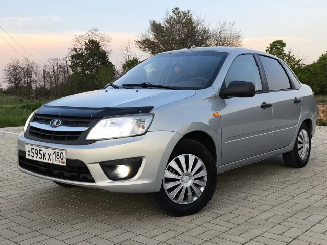 Фото: Продам LADA GRANTA 2017 год. Пробег 165.000. Состояние сел поехал. ДВС МКПП Подвеска всё в отличном состоянии. Отличный 