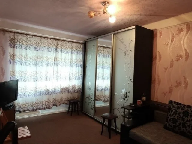 Фото: Горловка продам 1-но ком. кв-ру, ул. Герцена 35, 4/5. Квартира не угловая, светлая, тёплая. Окна пластиковые, балкон зас
