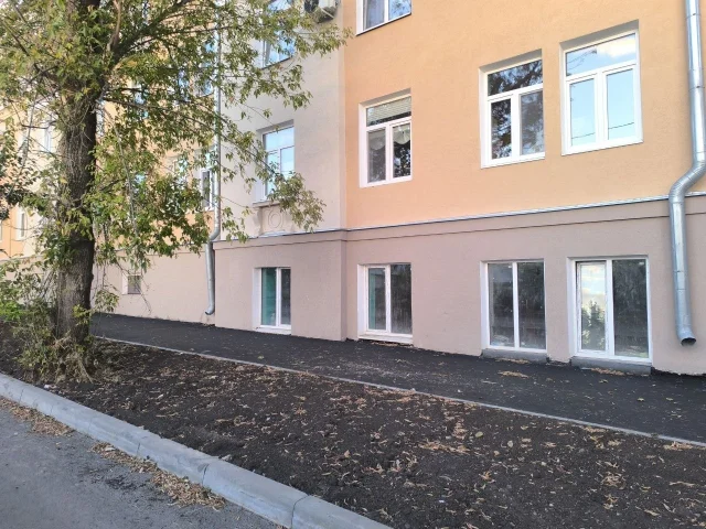 Фото: В Мариуполе по ул. Черноморской (район Приморский РОВД) продается в четырёхэтажном доме  трёхкомнатная квартира под ремо
