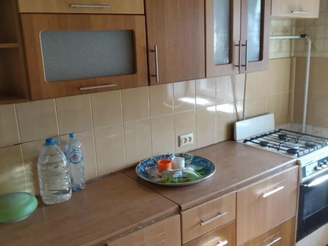 Фото: Продам кухонный гарнитур (состояние нового). Очень уютная модульная кухня приятного классического древесного оттенка. Ид