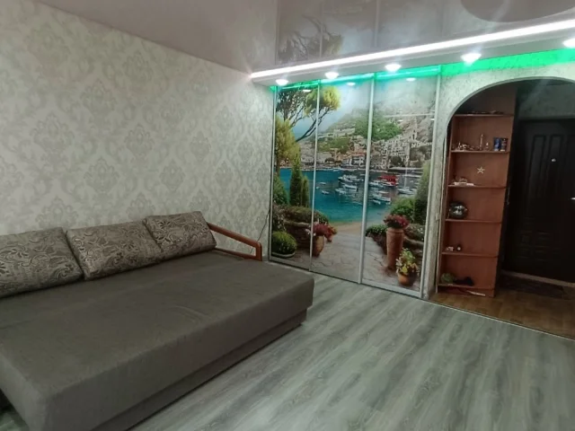 Фото: Продам 1 ком. ул. Гречнева 10, 4/9 .Квартира с ремонтом, окна пластик, балкон застеклен пластик, натяжные потолки, в ком
