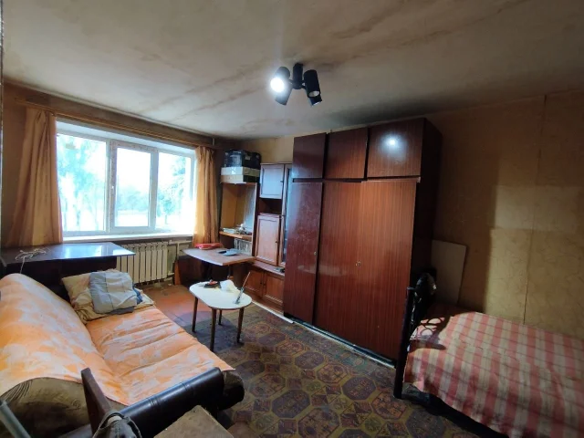 Фото: Предлагаю в продажу 1 к. квартиру 1/5 по пр.Металлургов д.159 (парк Гурова,) Высокий цоколь. Квартира требует ремонта. о