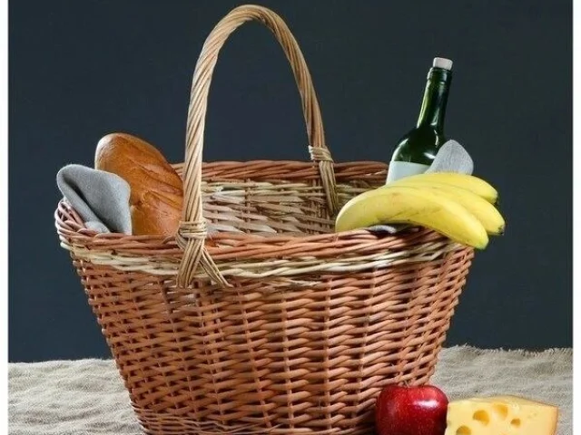 Фото: Продам большую плетёную корзину из натуральной лозы( дл 47* ш 30* гл 30*выс 45, объем 20-25 литров) многофункциональную-