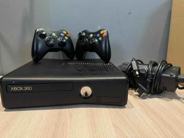 Фото: Продам Игровая приставка Xbox 360 500GB. Прошитая. Забитая самыми лучшими топовыми играми в районе 50 шт. Консуль в идеа