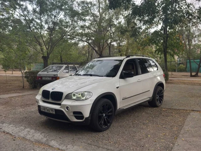Фото: BMW X5 E70
