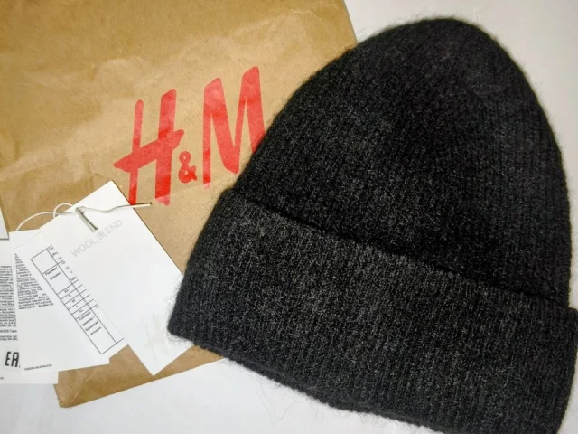 Фото: Шапка женская H&M, ориганал. В составе 46% шерсти. Состояние новой, не подошла. Цена-1000 р. Луганск
