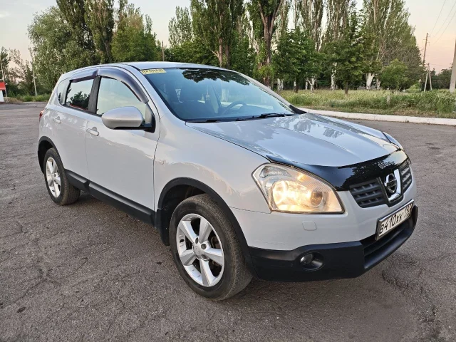 Фото: Nissan Qashqai, 2008 год, 2.0 л., вариатор,2/4WD, пробег оригинальный 195 000 км. Кузов почти весь в родном окрасе, сост