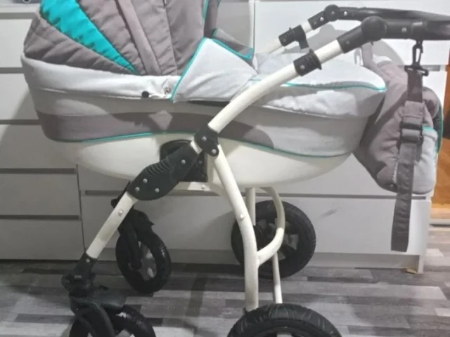 Фото: Продам коляску 2 в 1. Цена 10000. Луганск, камброд. Звонить по номеру телефона или писать в личку? +