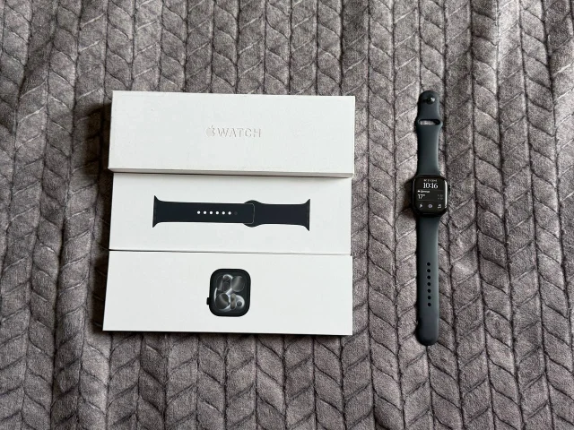 Фото: В продаже Apple Watch 11 42mm