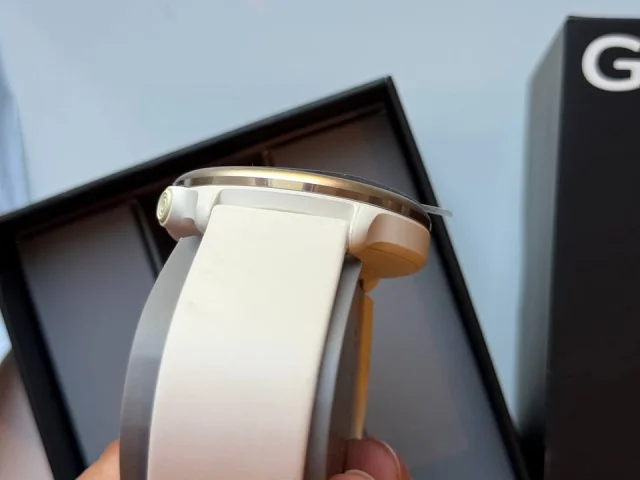 Фото: Продаю свои часы Garmin Vivoactive 6 lunar gold