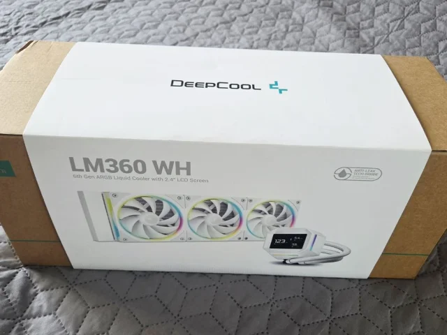 Фото: Продам новую систему жидкостного охлаждения DeepCool LM360 белого цвета. Не помещается в новом корпусе. Из-за этого прих