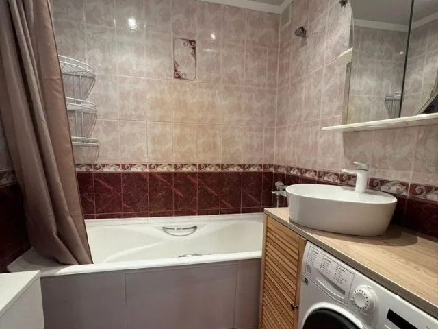 Фото: Сдаю однокомнатную квартиру 42.0 м² этаж 3/9 город Донецк, Ворошиловский район, проспект Мира, Гостиница Виктория, 10 ми