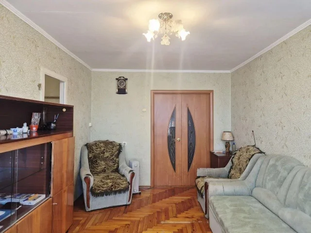 Фото: Продаётся большая 1-к квартира в Бердянске