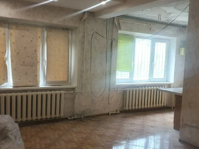 Фото: Горловка !!! Снижена цена на 200 тыс.руб!!! Продается 1 ком.кв-ра, район Собора ул. Гагарина 65 ,1/5. Квартира-студия, у
