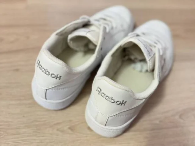 Фото: Продаю мужские кеды Reebok, размер 44 (по стельке 28,5 см). Изготовлены из белой экокожи. Отличное состояние без видимых