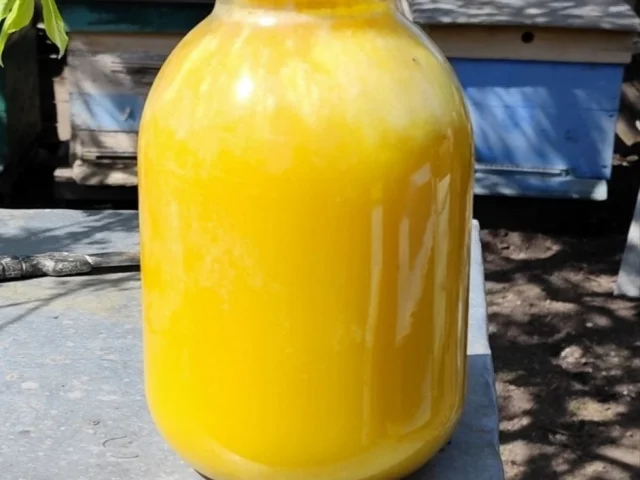 Фото: 🍯Продается натуральный подсолнечно - цветочный мёд с собственной пасеки, 3л. (4,5 кг) - 2200 руб. Тара на обмен
