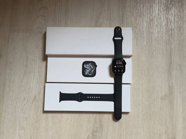 Фото: В продаже Apple Watch 11 42mm