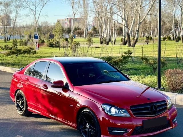 Фото: Продаю стильного красавца Mercedes-Benz C-Class в отличном состоянии с пакетом AMG C63, после полировки с керамикой. 201