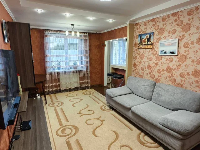Фото: Цена снижена !!! В продажу предлагается 3-х комнатная квартира в новым ремонтом пр Строителей 108 ,р-н МГУ ,8 / 9 , не у