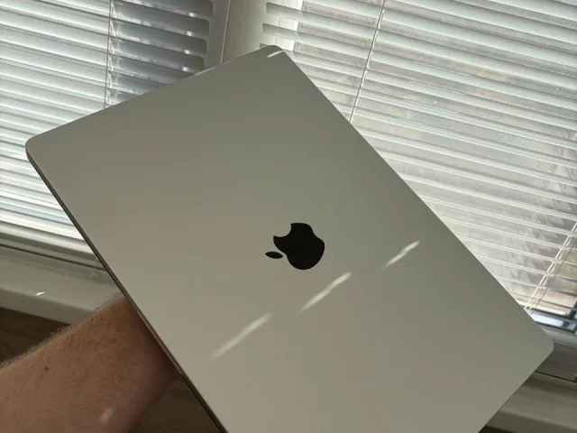 Фото: Срочно продам MacBook Pro 16”. M4 Pro 24/512. 10 циклов. Идеальное состояние. Американская раскладка + гравировка. Полны