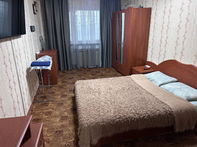Фото: Сдам посуточно светлую, уютную, чистую 3-х комнатную квартиру в центре г. Алчевск!!! Квартира оснащена всем необходимым