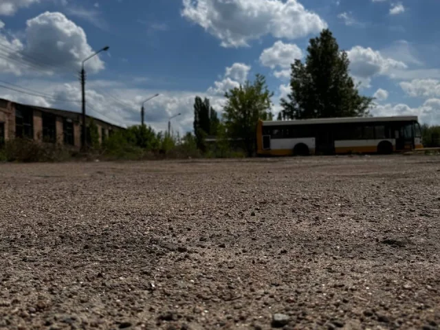 Фото: Сдам в аренду несколько асфальтированных площадок в промзоне (Луганск, ул. О.Кошевого) , а так же площадку со шлаковым п