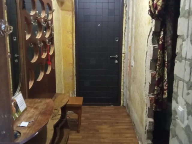 Фото: СРОЧНО ПРОДАМ‼️ 2-х комнатную квартиру Горловка! Подходит под мат капитал!! Улица Беспощадного 38, 5/5, крыша не течет, 