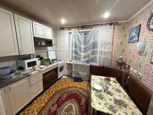 Фото: Продам 2-комнатную 52.6м2 5/9эт ул. Крапивницкого Жовтневый рн (Городок ОР дом напротив МВД) Луганск!!!