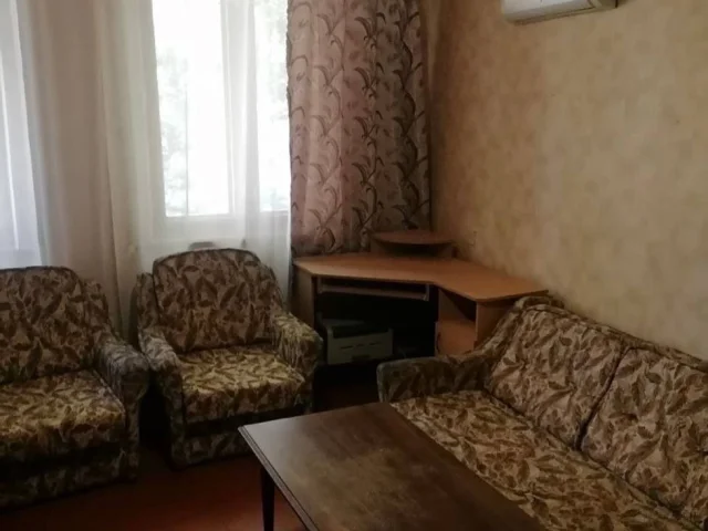 Фото: Сдам 2х. Комн. Квартиру в Ворошиловском районе пр.Театральный 5, 2к, 47м кв, второй этаж, есть бак для воды, вся мебель