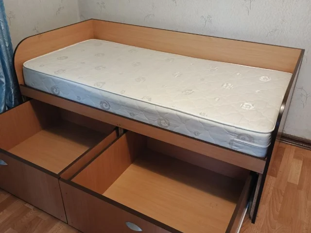 Фото: Продам кровать б/у. В отличном состоянии. С матрасом. Макеевка. Только самовывоз