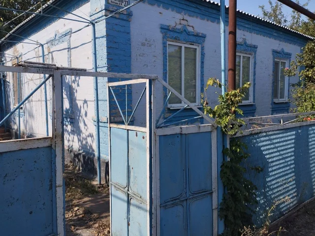 Фото: Продам большой добротный дом с мебелью и техникой в поселке Талаковка(15 км езды от Мариуполя). 100 квадратных метров, 4