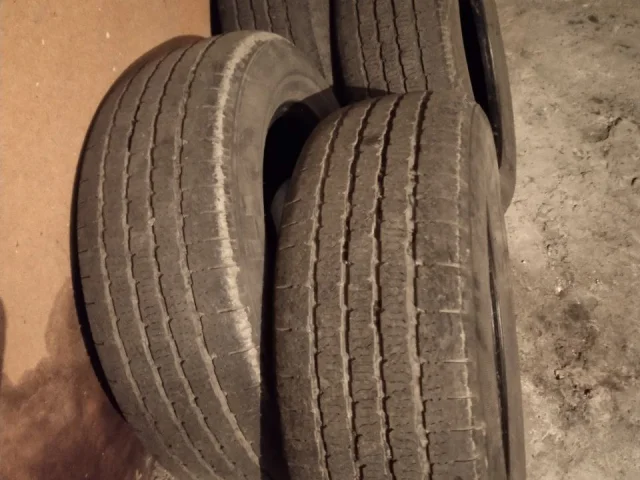 Фото: Автомобильная корейская резина Kumho, лето, 235х60х17