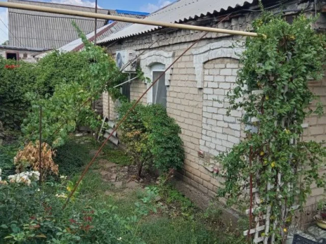 Фото: Продаётся отдельно стоящий дом в Калининском районе города Донецк (ориентир парк Роща).