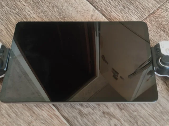 Фото: Продам планшет Xiaomi Pad 5 + Bluetooth геймпад D9