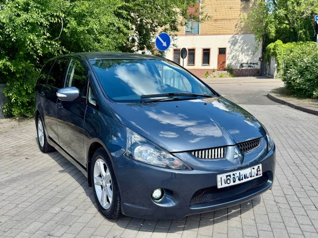 Фото: Продаю Mitsubishi GRANDIS! В отличном состоянии! 2005 года! Двигатель 2.4 работает отлично! Акпп не пинает! Не буксует!