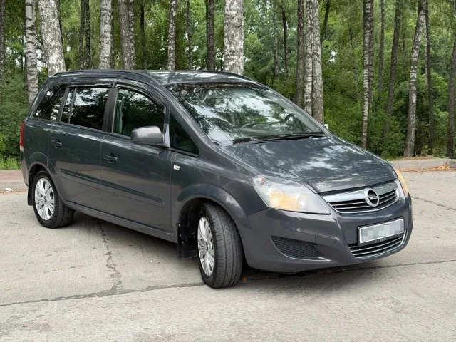 Фото: Продам! OPEL ZAFIRA. Год 2012. Двигатель 1.8, бензин. Пробег 170тыс. Коробка механическая. Очень комфортный 7-местный ав