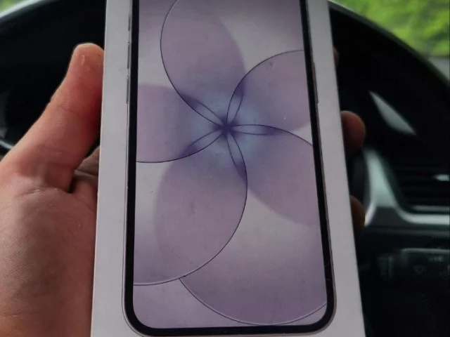 Фото: Продам IPhone 17e 256GB White (ESIM) 🤍