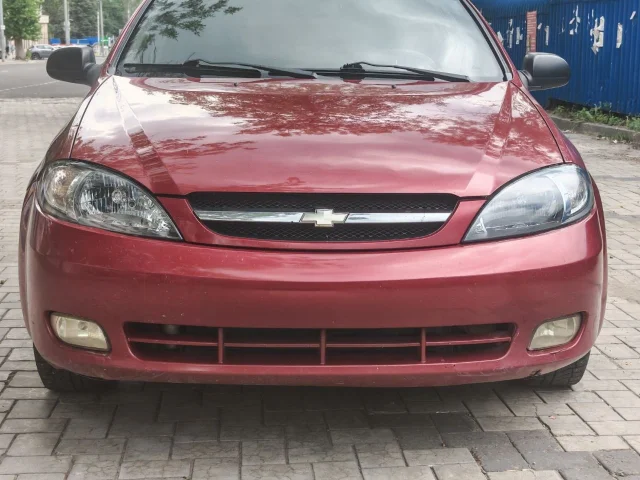 Фото: Chevrolet Lacetti 2008 год. Двигатель 1.4. Пробег 180.000км. ДВС МКПП в идеальном состоянии! Кузов не гнилой. Состояние