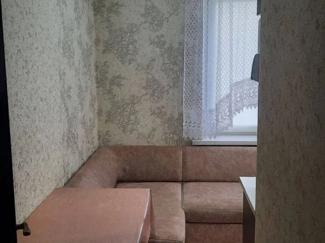 Фото: Сдам 1к.кв в центре г.Макеевки, 2/9,мебель, вся бытовая техника, вода постоянно, интернет, на длительный срок Цена : 360