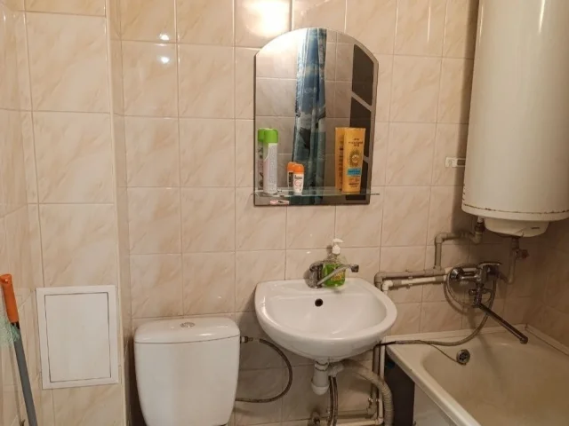 Фото: Горловка. Продам 3-х ком. кв-ру, 88 кв-л, ул. Великан 45, 9/10. Квартира с мебелью и ремонтом, лифт работает, долгов нет