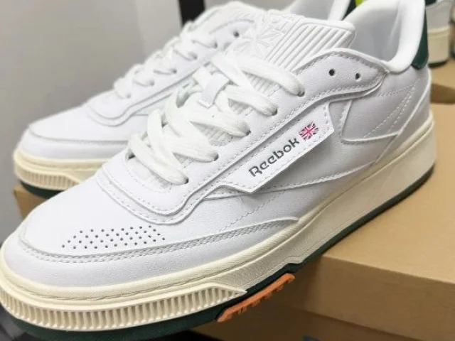 Фото: Кроссовки Reebok,41-ый размер(маломерят).Одевались один раз, оказались маленькими
