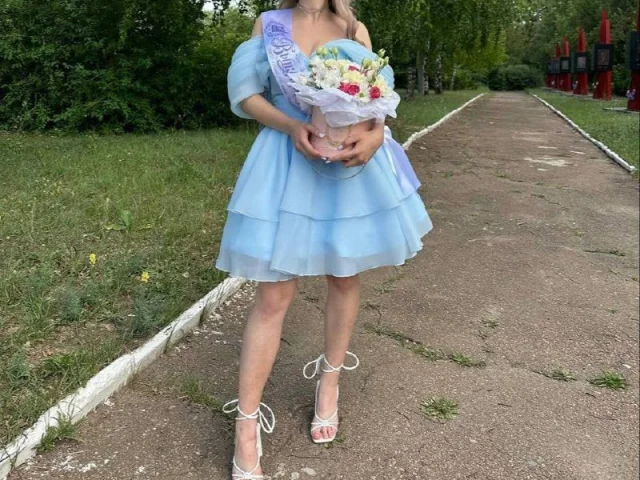 Фото: Продаю нарядное корсетное платье небесно-голубого цвета. Очень нежное, пышное, эффектно смотрится на фотографиях и в жиз