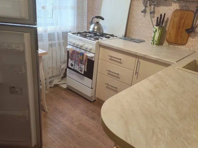 Фото: В Калининском районе Донецка (ул. М. Ульяновой) предлагается в аренду благоустроенная однокомнатная квартира общей площа