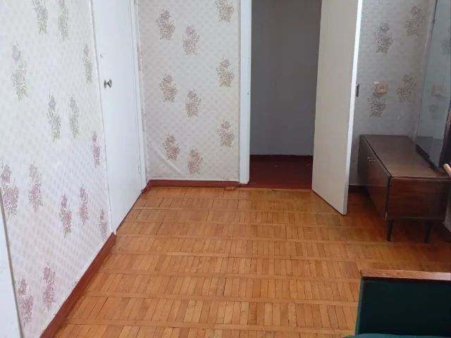 Фото: Продается 2-х комнатная квартира на 5-м этаже в центре города в районе площади Победы. Общая площадь 44.5 кв м. Тихий дв
