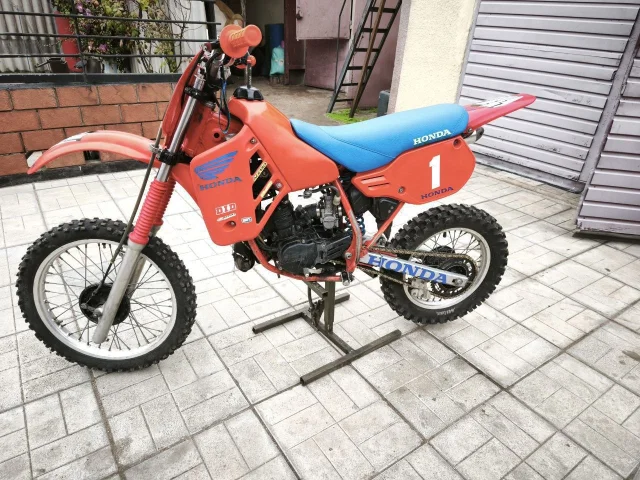 Фото: Продам мотоцикл Honda CR 80 цилиндр расточен под 85. В отличном состоянии