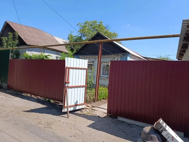Фото: Предлагается в продажу жилой дом 71,2 м.кв. на приватизированном участке 13 соток в селе Агробаза. Дом требует ремонта,з