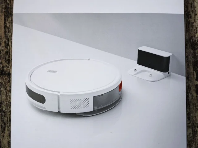 Фото: Робот-пылесос Xiaomi Robot Vacuum E12